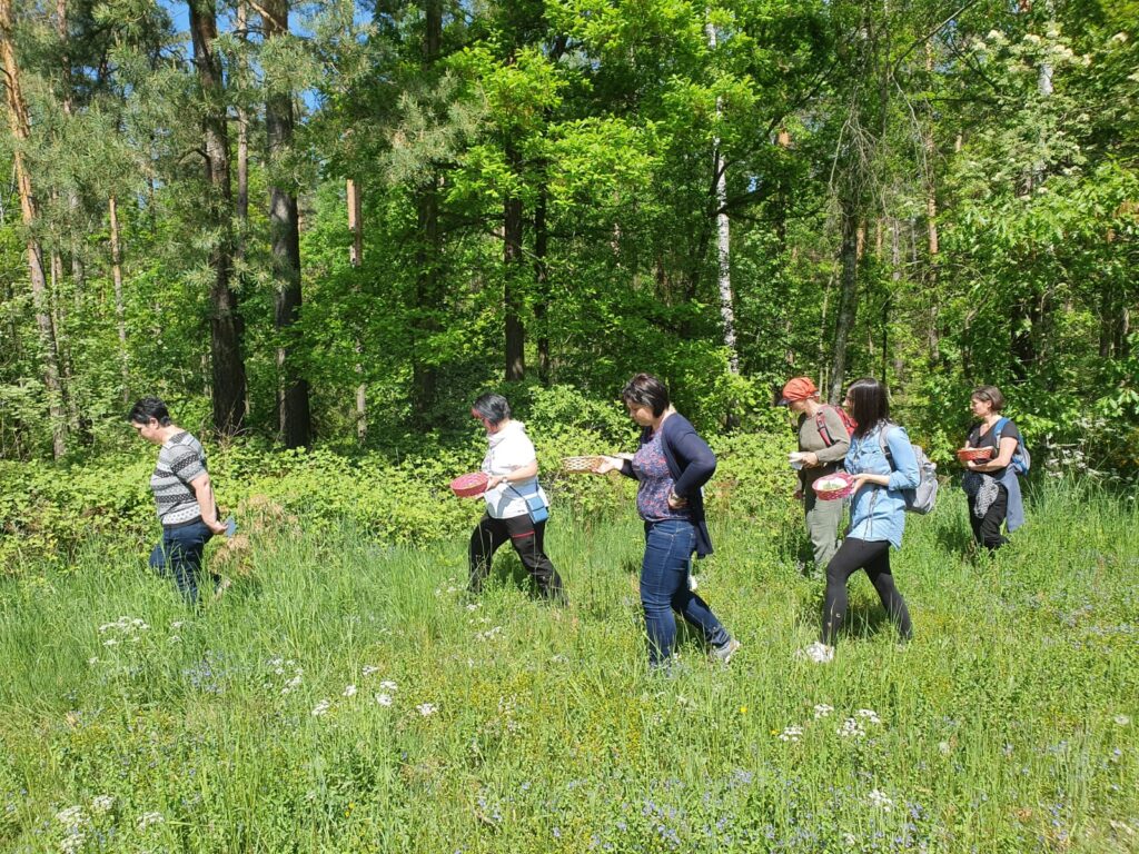 Spiele und Basteln im Wald